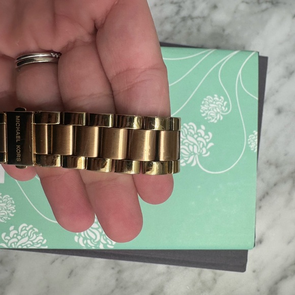 Michael Kors world map watch - Picture 2 of 7